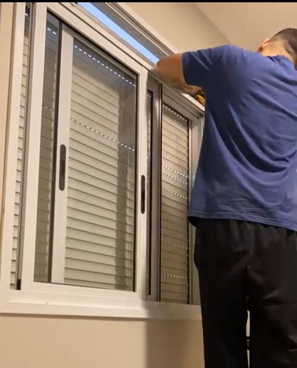 Persiana moderna instalada em residência